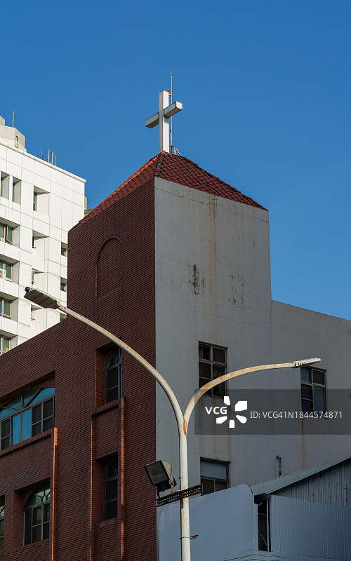 阴凉处的天主教堂图片素材