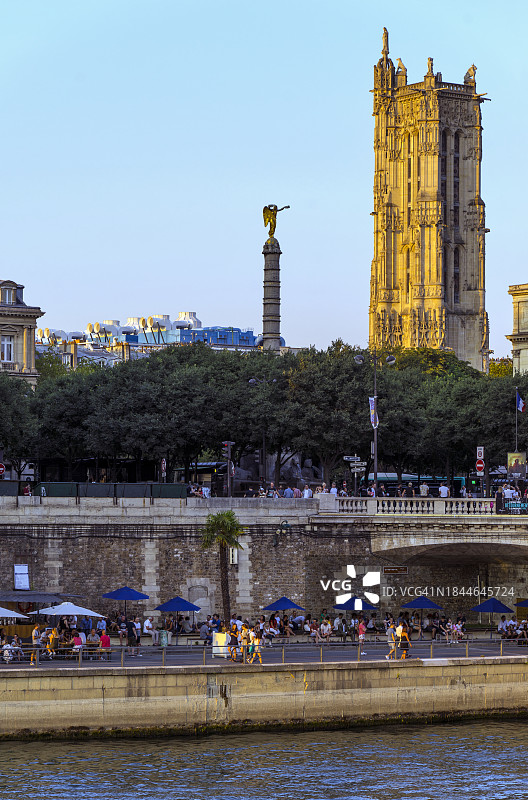 洛朗·吉劳杜作品：巴黎，梅热里斯码头塞纳河，圣雅克塔和沙特莱圆柱图片素材