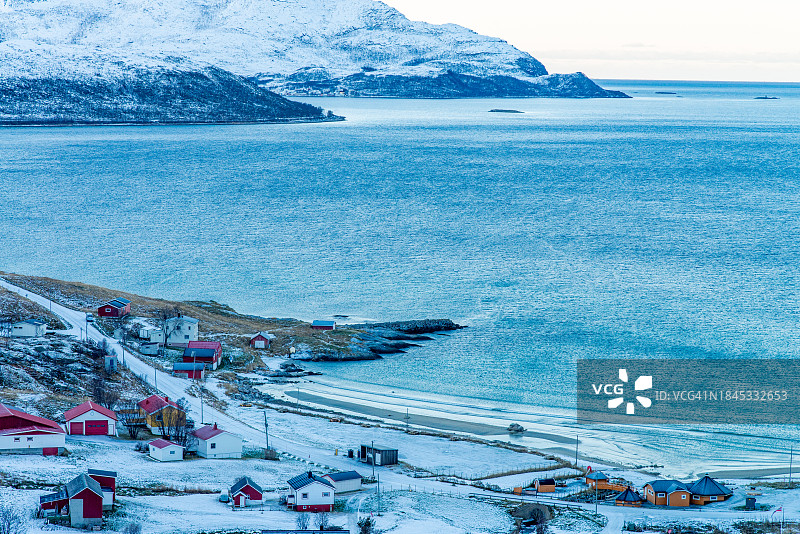 挪威特罗姆瑟市附近的美丽风景图片素材