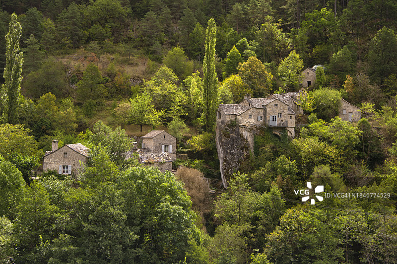 法国塞文山国家公园塔尔河峡谷的沙布利耶村图片素材