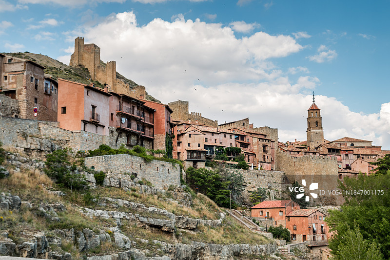 阿尔瓦拉辛的中世纪城镇墙壁图片素材