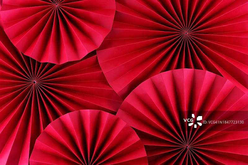 中国新年红色背景纸扇图片素材