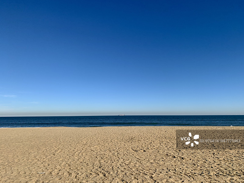 美国弗吉尼亚海滩的晴朗蓝天图片素材