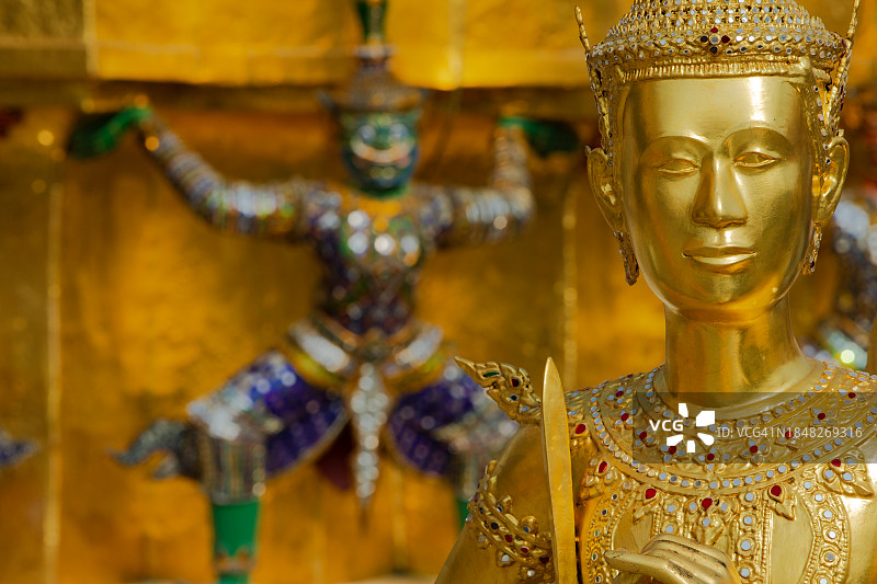 泰国曼谷大皇宫金色神话人物面容图片素材