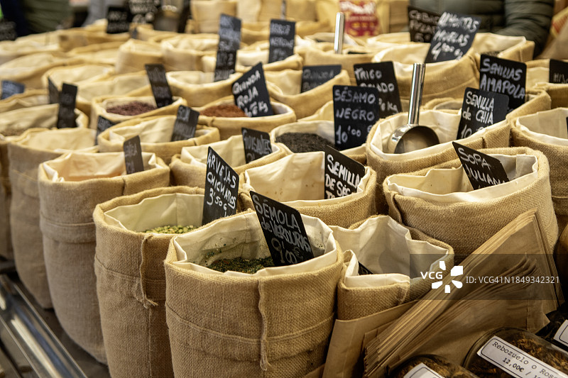 市场里的蔬菜摊位图片素材