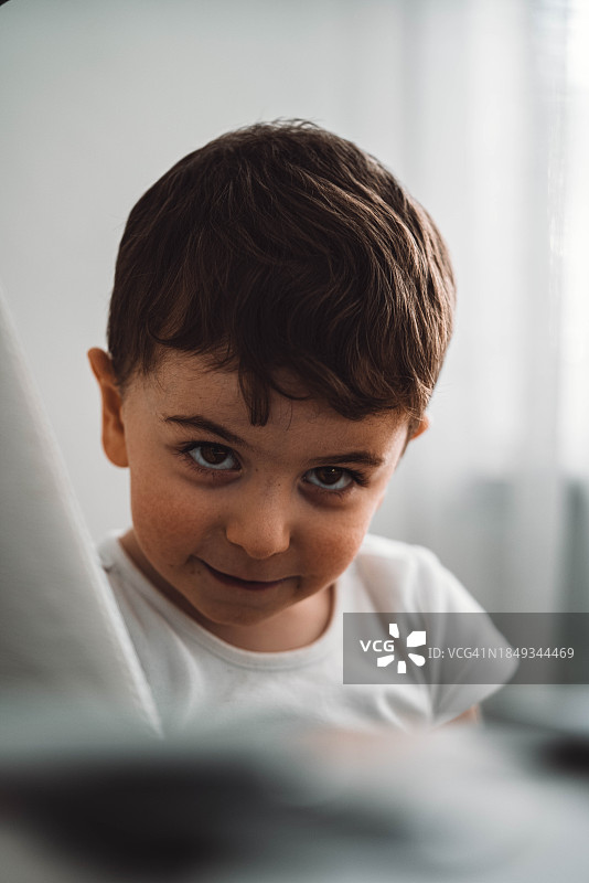 可爱的男孩图片素材