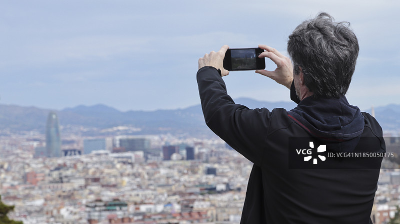 男子从上方拍摄巴塞罗那图片素材