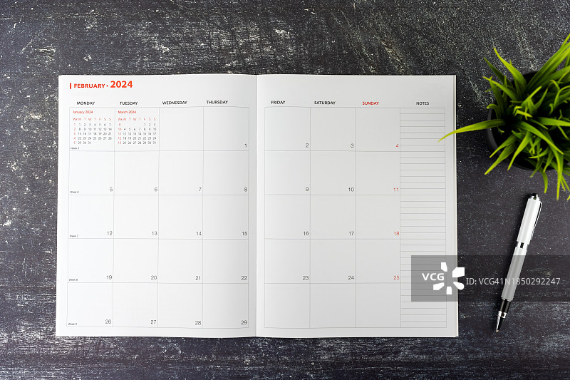 带有日历日期的2024年2月个人记事本图片素材