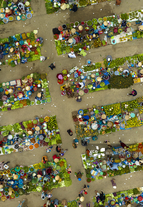 越南湄公河三角洲户外蔬菜市场鸟瞰图图片素材