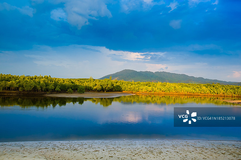 海上壮丽的日出图片素材