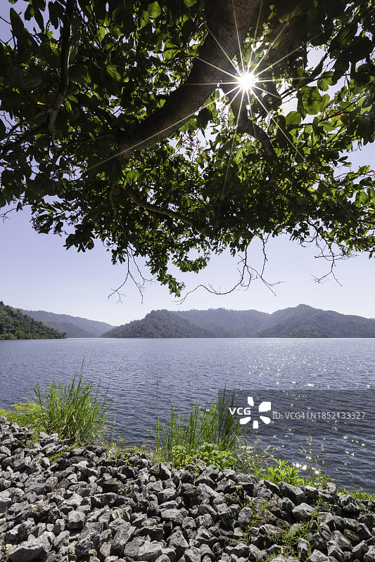 泰国那空那育府坤丹坝的湖光山色图片素材