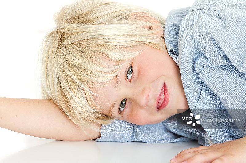 可爱的男孩肖像图片素材