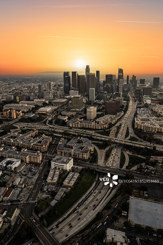 洛杉矶市中心直升机拍摄的高速公路图片素材