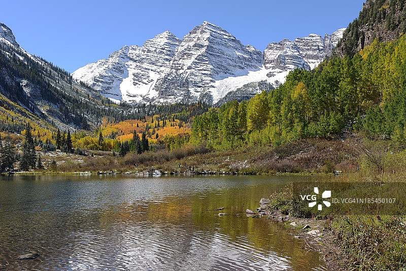 秋季的栗色钟山图片素材