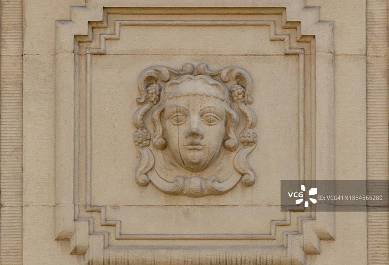 德国开姆尼茨卡斯贝格新艺术风格房屋外立面的石面图片素材