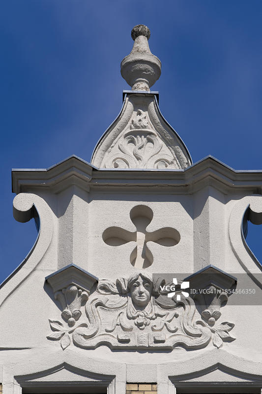 德国开姆尼茨卡斯贝格区1904年新艺术风格房屋山墙上的装饰图片素材