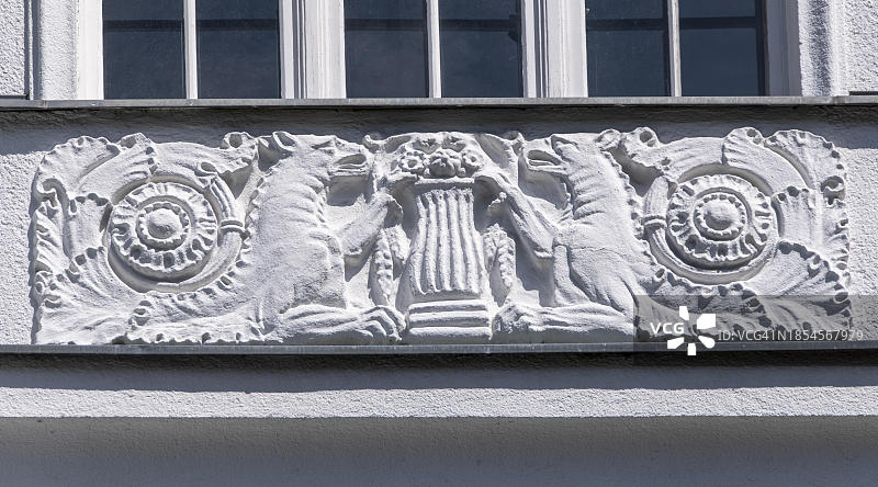 德国开姆尼茨卡斯贝格区新艺术风格房屋的细节，该区是德国最大的威廉明和新艺术风格区之一图片素材