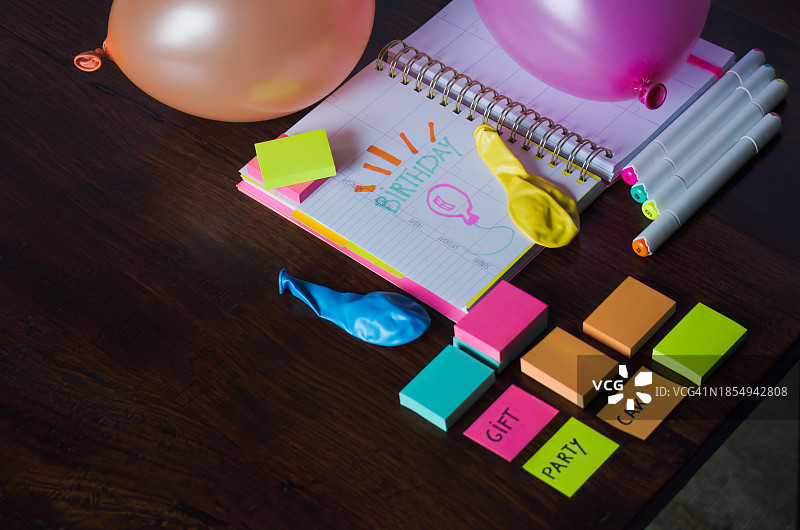 桌面彩色编码便签个人整理器鸟瞰图片素材