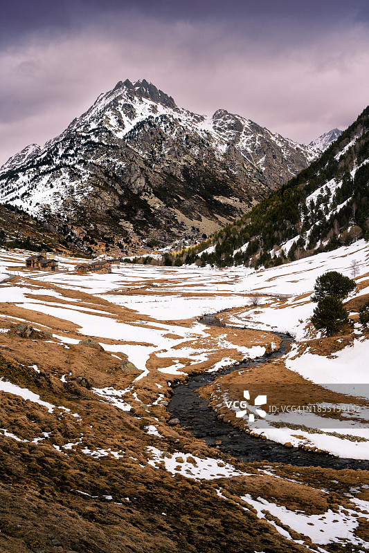 安道尔卡尼略堂区雪山风光图片素材