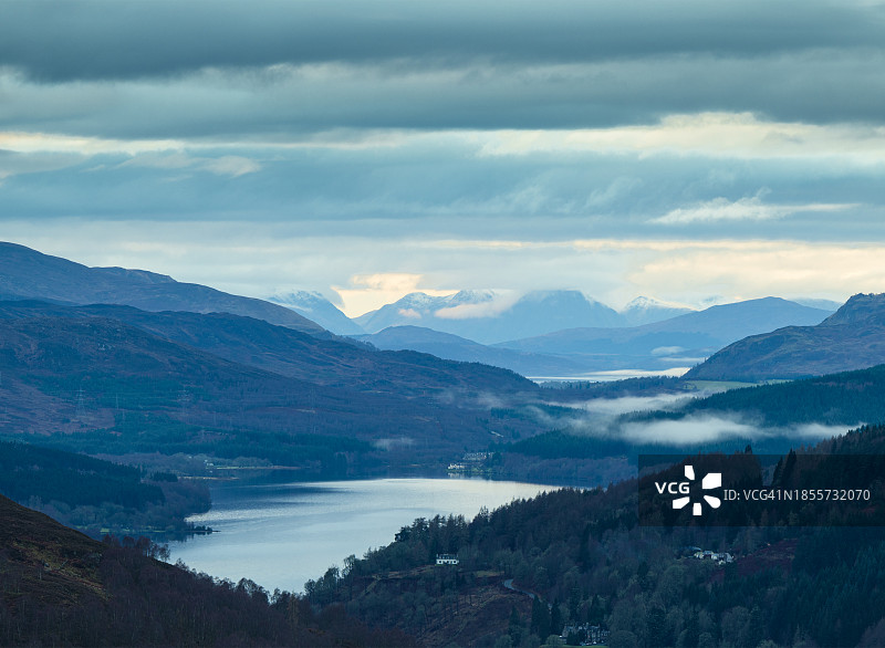 冬季的图梅尔湖，苏格兰 I图片素材