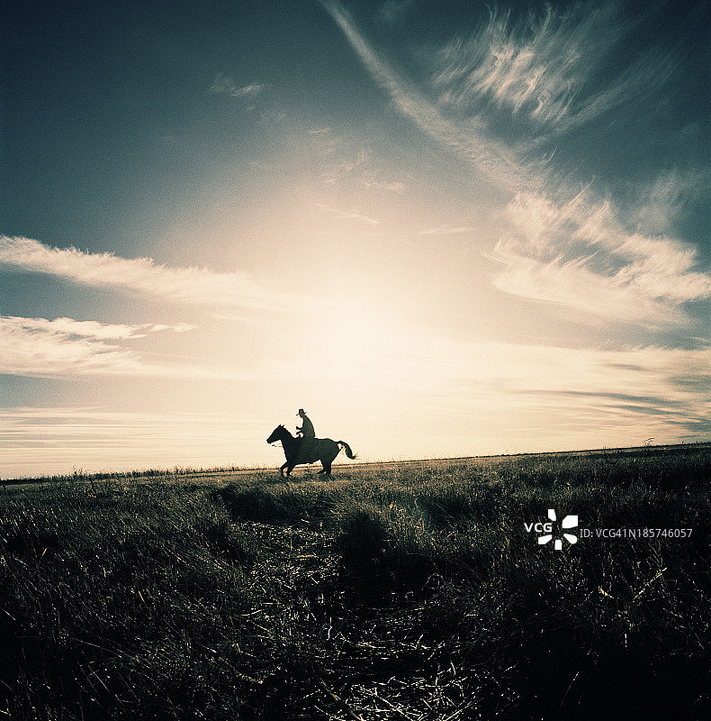 牛仔骑马图片素材