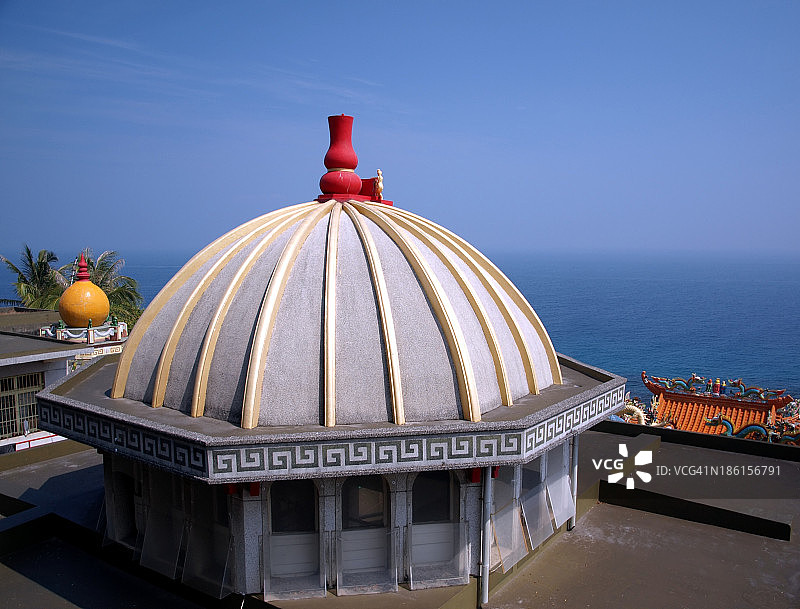 海边的中国寺庙图片素材