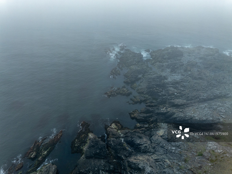 雾气笼罩的海峡图片素材