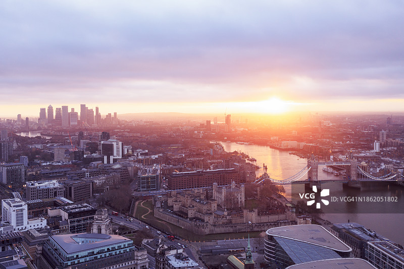 日出时分伦敦城市鸟瞰图片素材