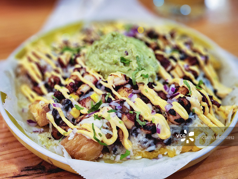 章鱼玉米片配牛油果酱图片素材