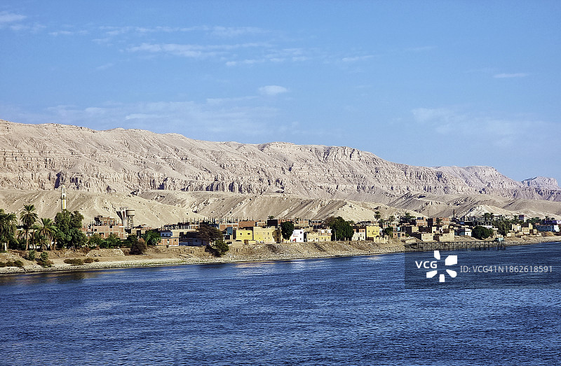 埃及上尼罗河沿岸的秀丽风光图片素材