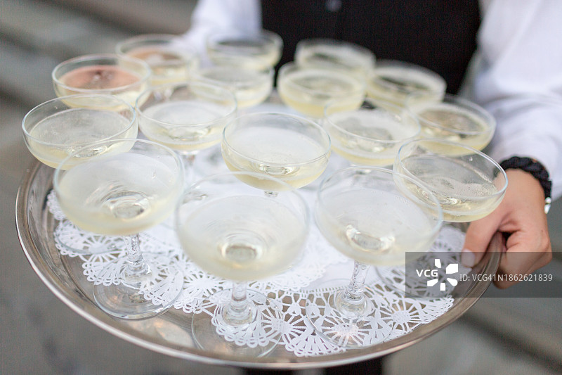 银色香槟酒盘图片素材