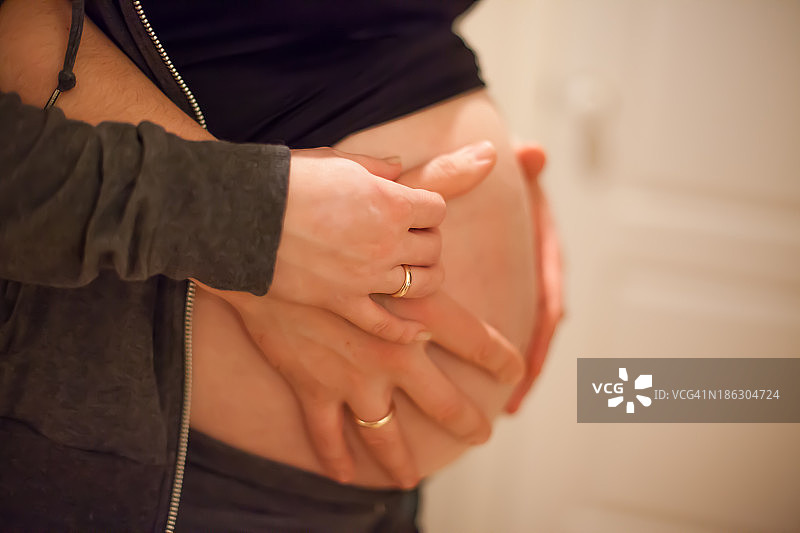 女性怀孕图片素材