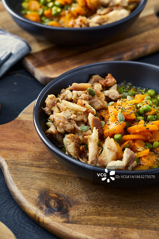 自制午餐：豌豆胡萝卜鸡肉图片素材