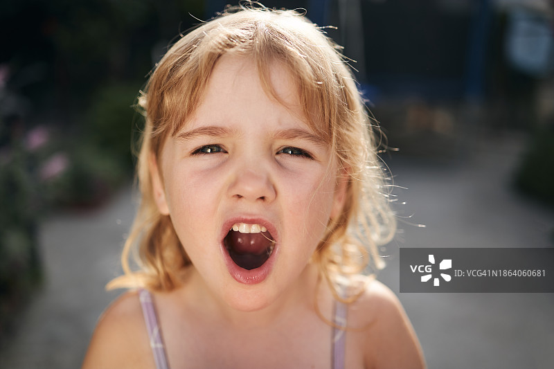 女孩喊叫特写图片素材