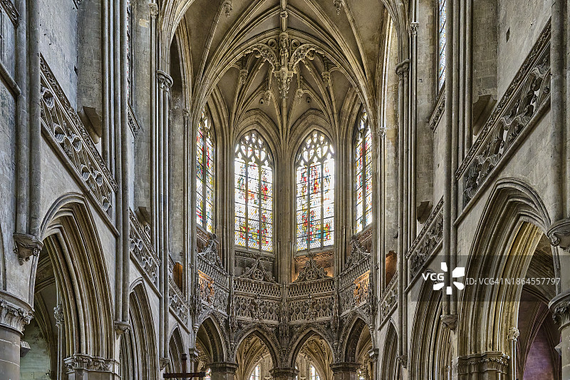 法国诺曼底卡昂圣皮埃尔教堂内部图片素材