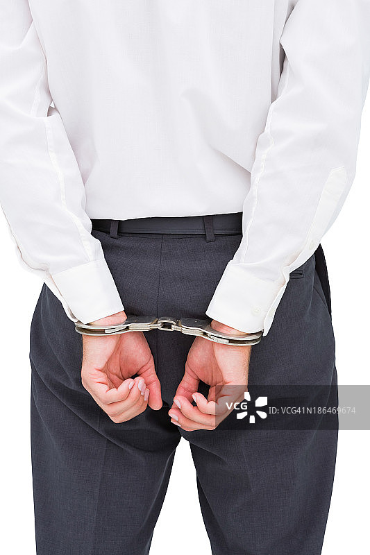 特写：戴着手铐的年轻商人图片素材