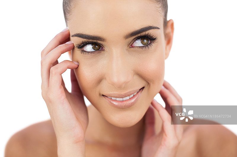 微笑的女人望向远处特写图片素材