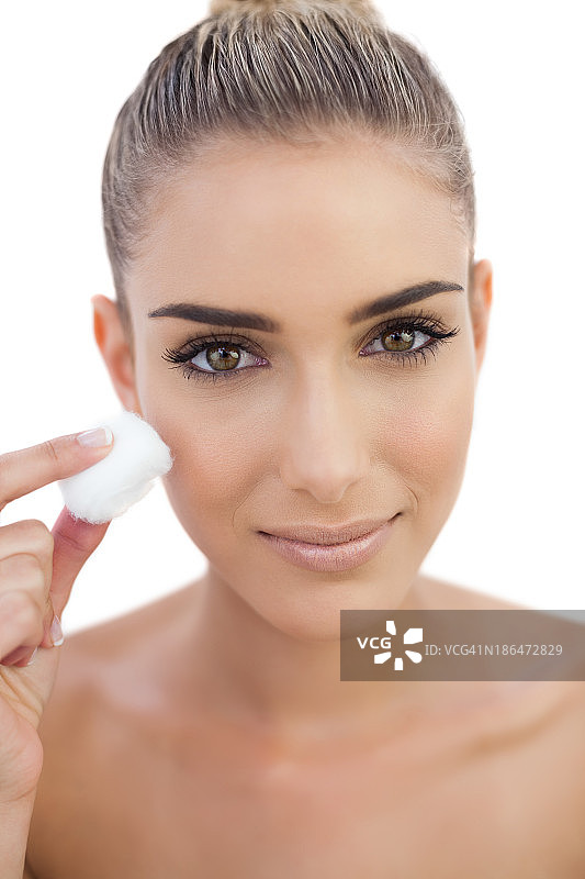 揉脸的女人图片素材