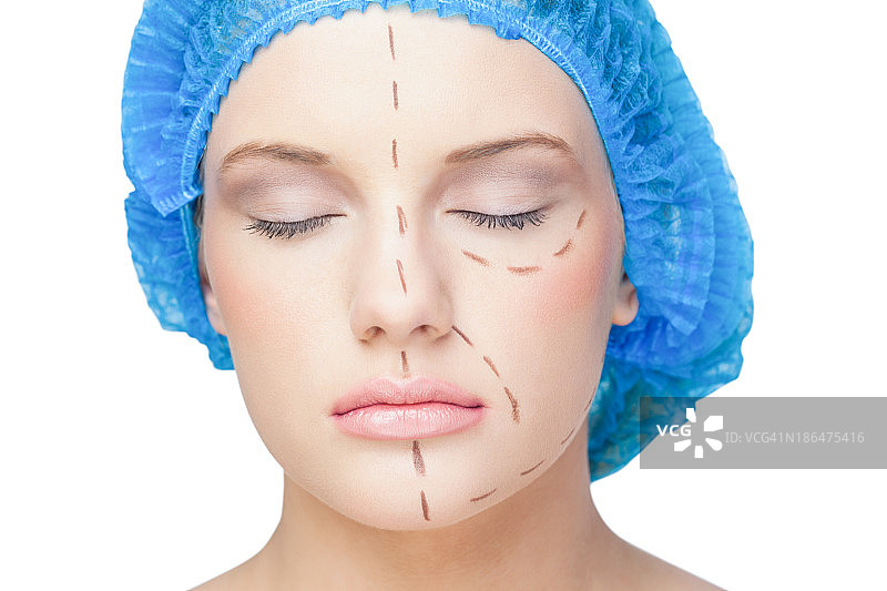 面部有虚线的宁静年轻患者图片素材