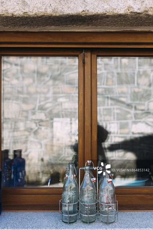 空的矿泉水瓶图片素材