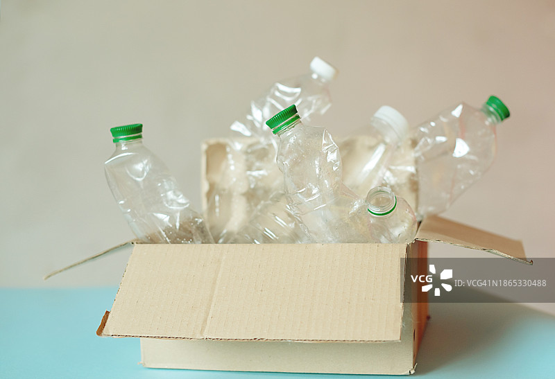 可回收垃圾箱图片素材