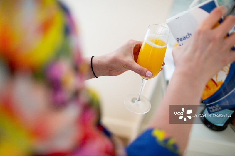 手倒桃子贝里尼图片素材