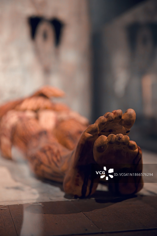 都灵裹尸布耶稣基督雕像复制品图片素材