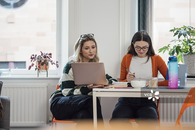 让我们做一些参考图片素材