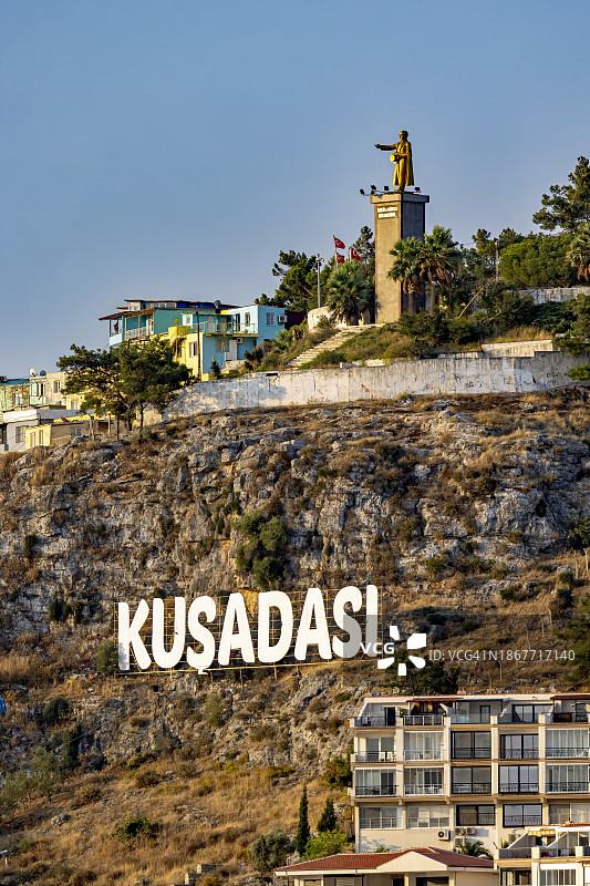 土耳其库萨达斯阿塔图尔克雕像图片素材