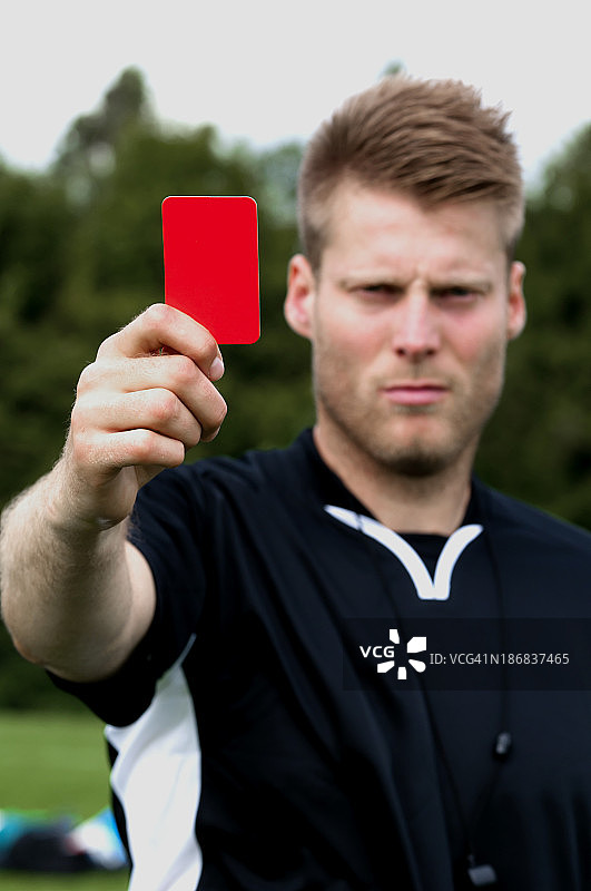 裁判出示红牌图片素材