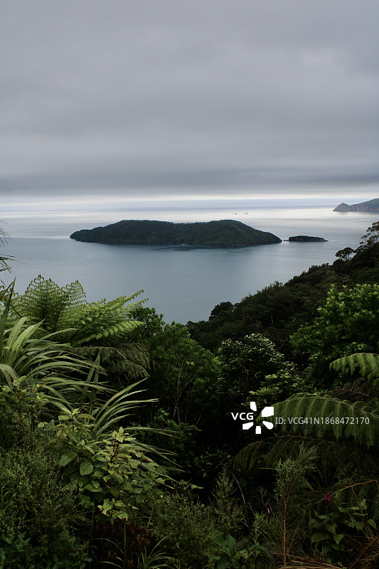 大海对着天空的美景图片素材