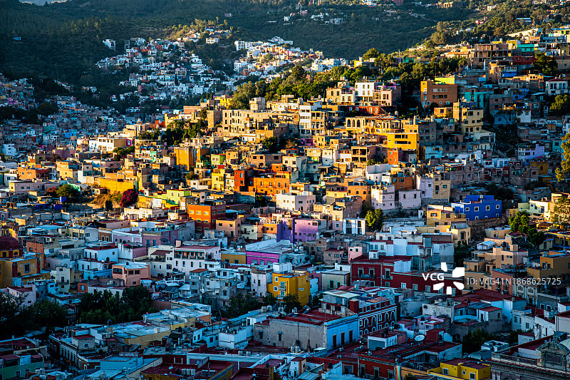 墨西哥瓜纳华托城镇景观高角度视图图片素材