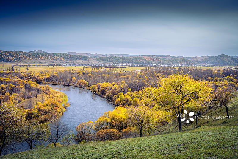 蒙古国色楞格省秋季泽尔特河图片素材