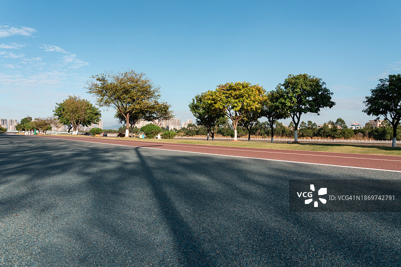 城市公园小路图片素材